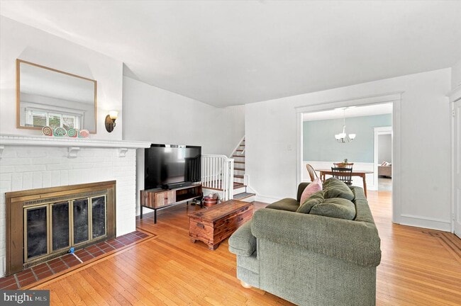 Building Photo - 610 Woodcrest Ave
