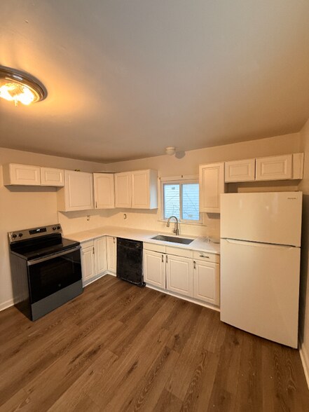 Building Photo - 8468 Timken Ave