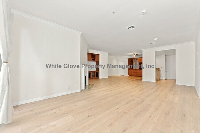 Building Photo - 3947 Carpenter Ave