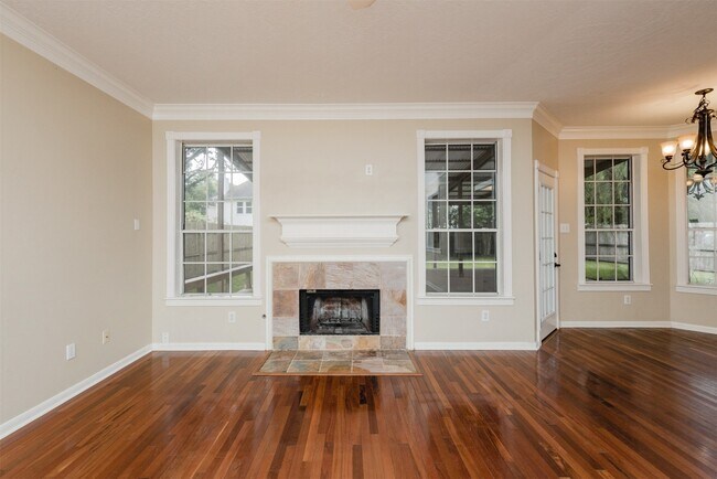 Building Photo - 215 Sunset Ridge Dr