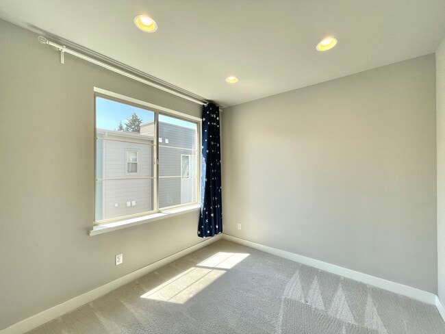 Building Photo - Great Townhome for rent