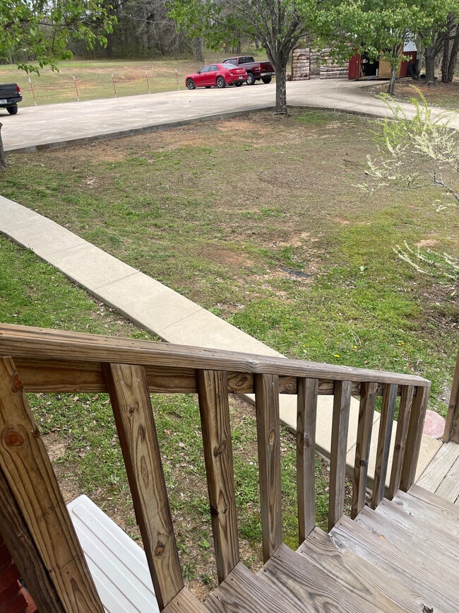 Building Photo - 198 Schools Dr