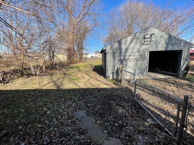 Building Photo - 3 bedroom 1 bath You will love coming Home
