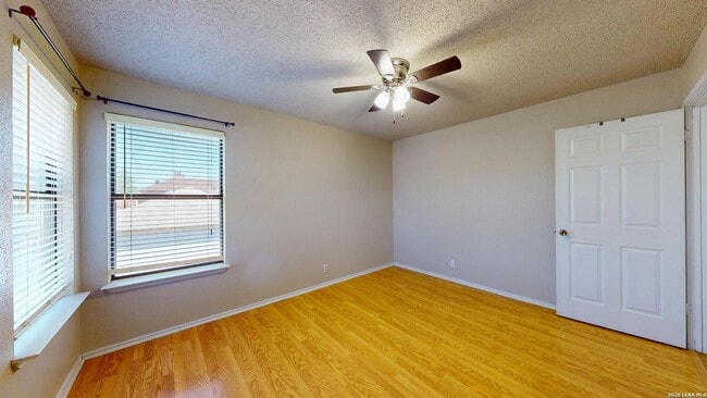 Building Photo - 2210 Muddy Peak Dr