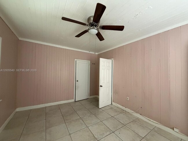 Building Photo - 2835 SW 37th Ct