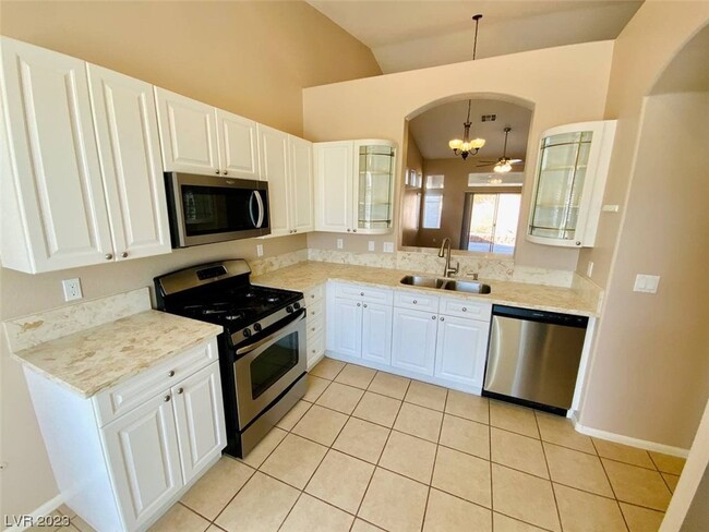 Building Photo - 9726 Coffee Ave