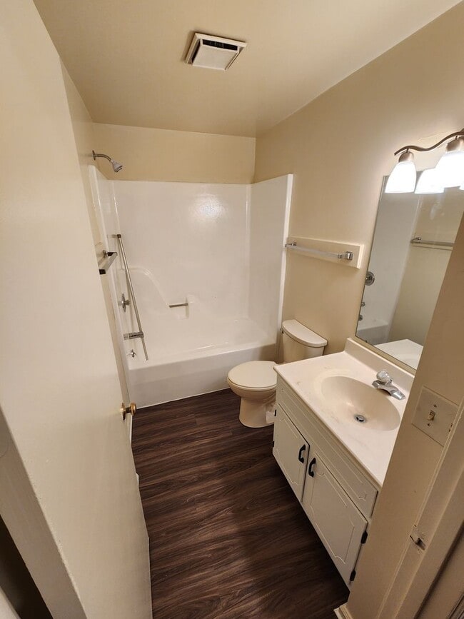 Building Photo - Spacious, private 3 Bedroom 1.5 Bath townhome available in March!