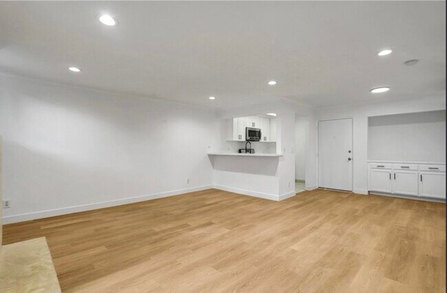 Building Photo - 5325 Newcastle Ave