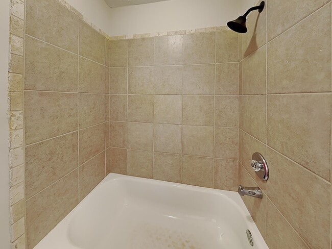 Building Photo - 424 Charleston Ln