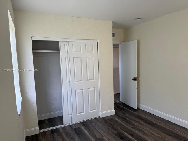 Building Photo - 4725 NW 33rd Ave