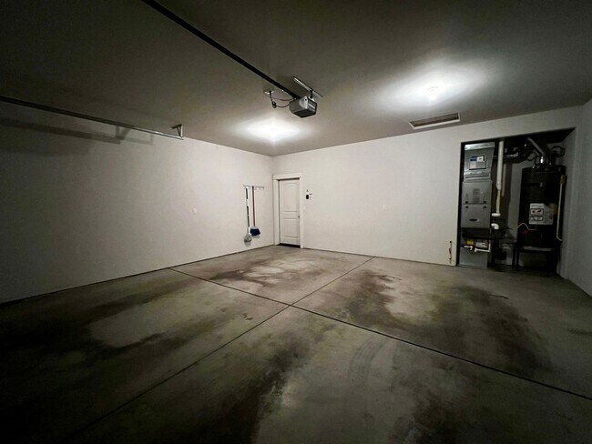 Building Photo - 8819 Kail Dr