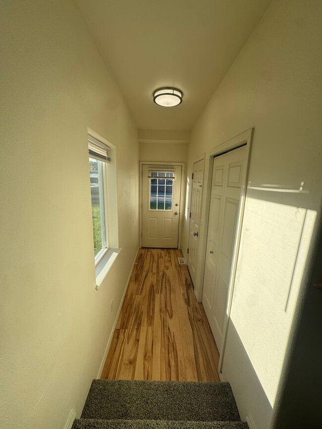 Building Photo - 3 bedroom in downtown Eagle River