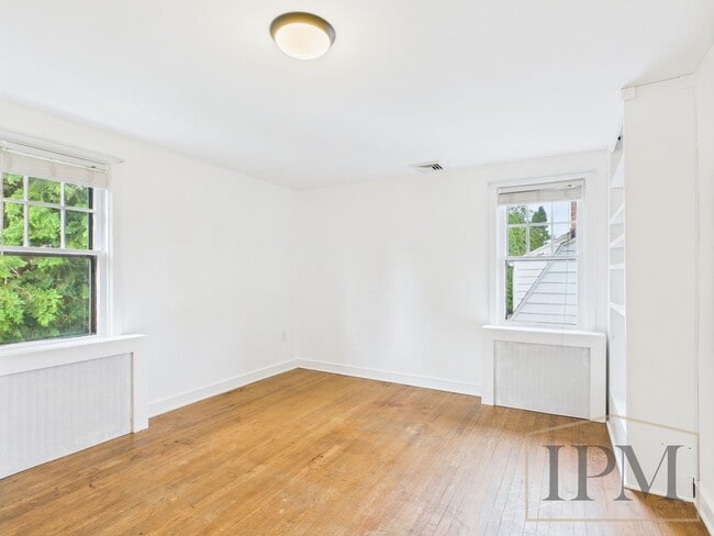Building Photo - Coming Soon- Charming 3 Bedroom, 1.5 Bath ...