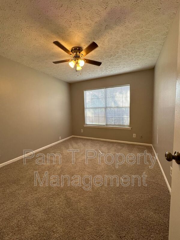 Building Photo - 110 Gunpowder Dr