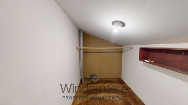 Building Photo - 601 Village Way