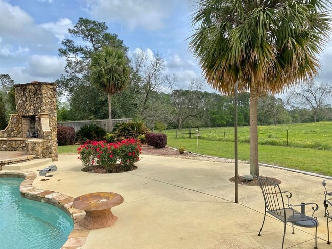 Building Photo - 1407 Camellia Dr