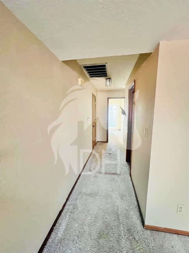 Building Photo - **Charming 2-Bedroom Condo in Enid, OK!**