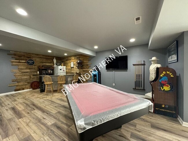 Building Photo - 8930 Kingbird Ct