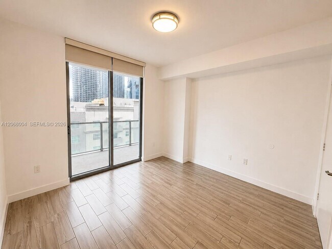 Building Photo - 1111 SW 1st Ave