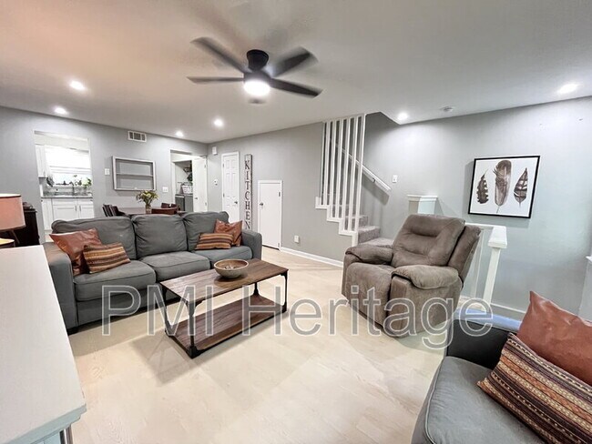 Building Photo - 1373 E Sequoyah Ct