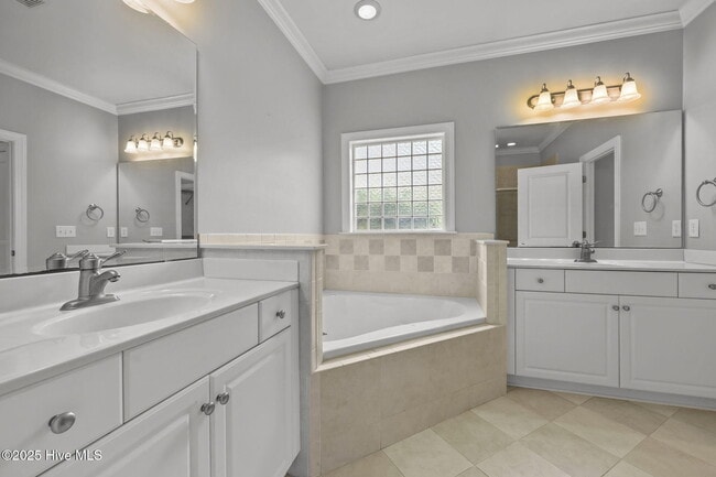 Building Photo - 227 Silver Creek Loop