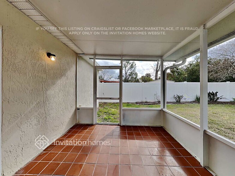 Building Photo - 1622 Hudderfield Cir W