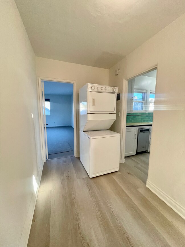 Building Photo - 1362 S Stanley Ave