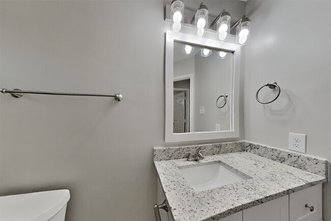 Building Photo - 21643 Bay Palms Dr