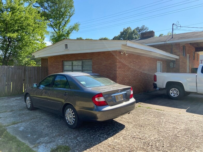 Primary Photo - 905 Louisville St