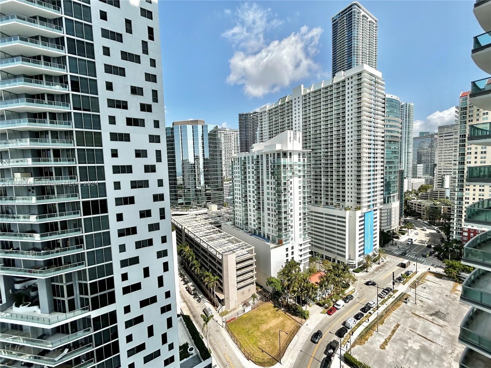 Building Photo - 1331 Brickell Bay Dr