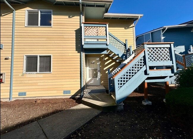 Building Photo - 537 NE Ellis Way