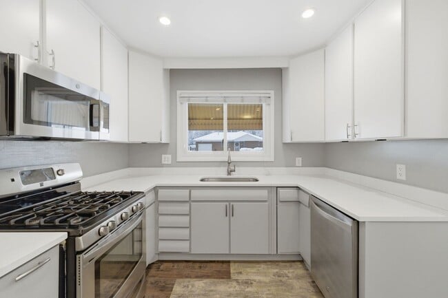 Building Photo - Spacious 5-Bedroom Home with Modern Updates and Natural Light