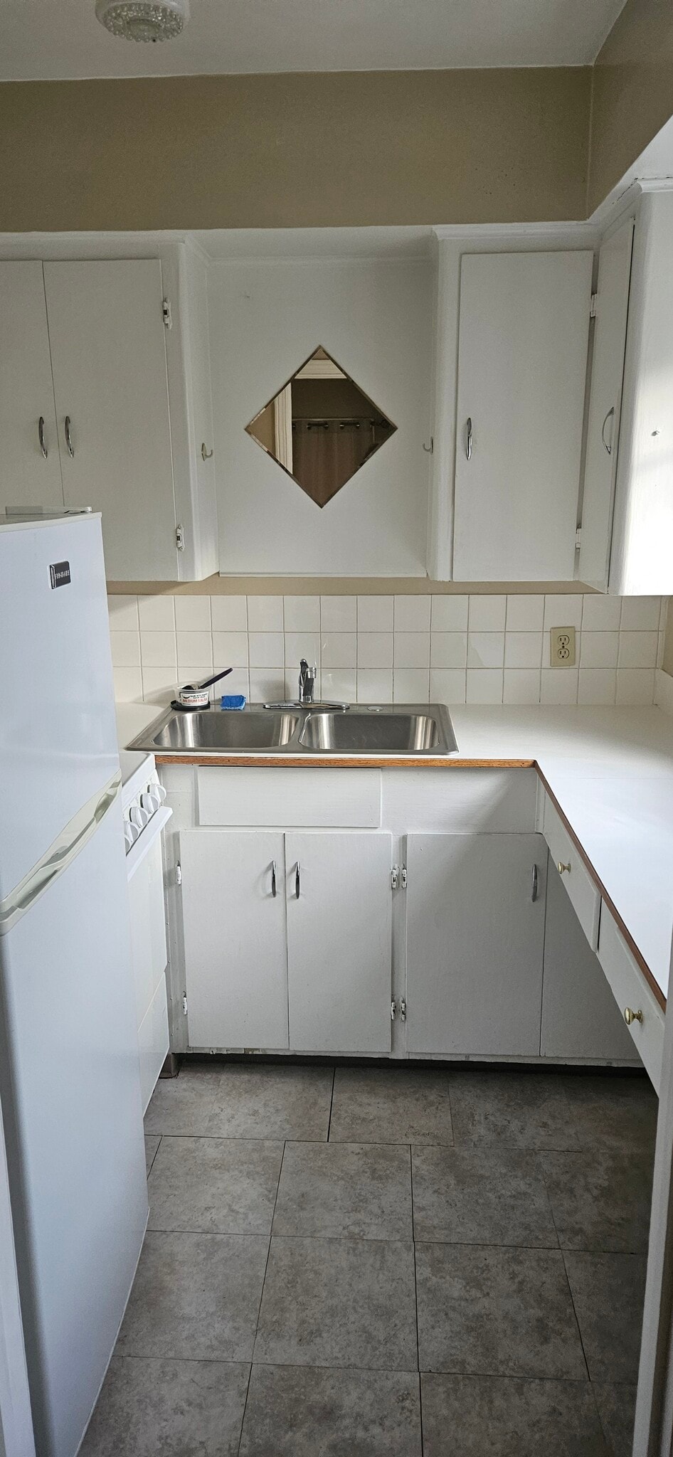 Kitchen - 1740 W Riverside Ave