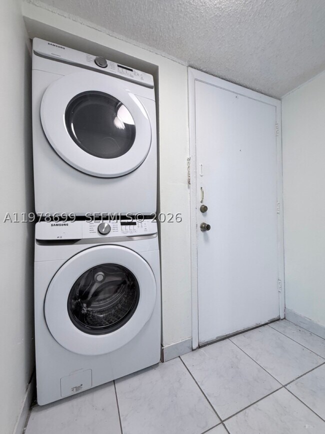 Building Photo - 15470 SW 82nd Ln
