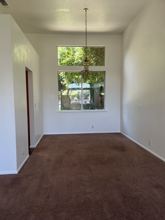Building Photo - 1640 Oleander Dr