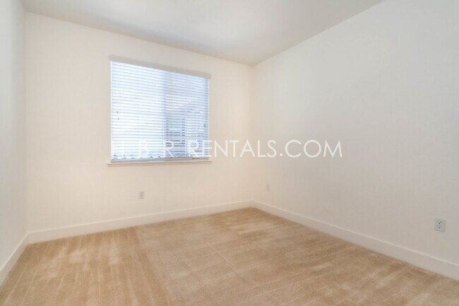 Building Photo - Charming 3-Bedroom Retreat on Barker Street with Spacious Living in Mountain House!