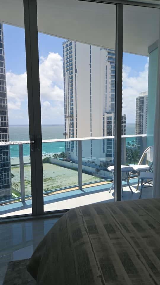 Building Photo - 17550 Collins Ave