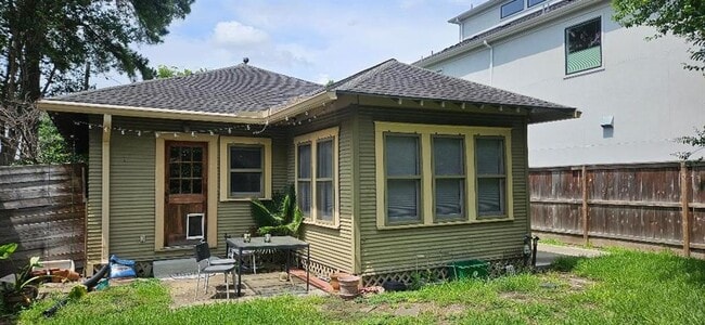 Building Photo - 1301 Bomar St