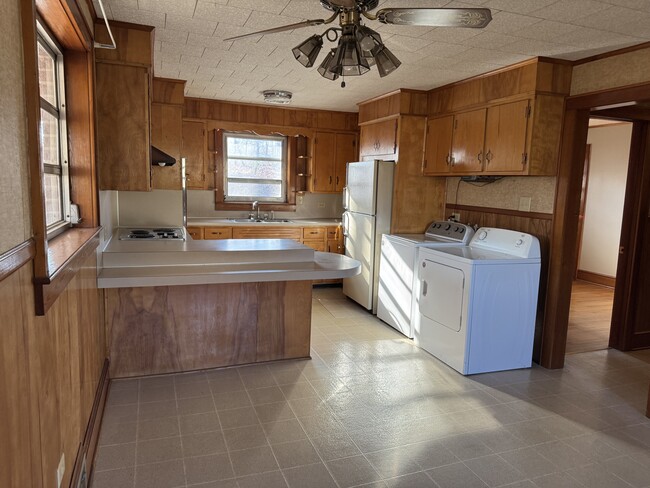 Building Photo - 5804 Elkin Hwy