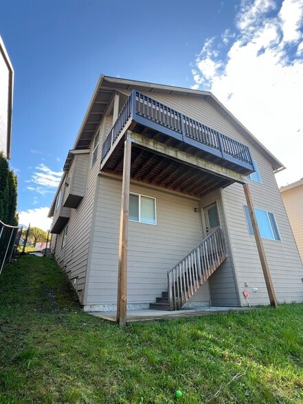 Building Photo - 1235 SW 10th Way