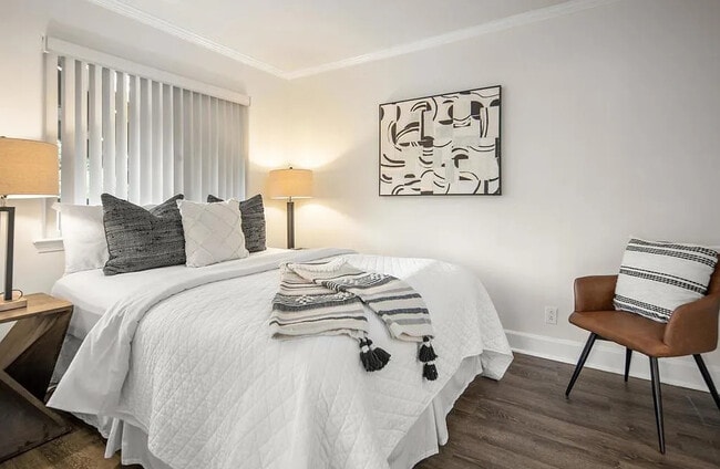 Building Photo - Charming 1-Bed La Jolla Retreat with Utilities Included, In-Unit Laundry & Carport