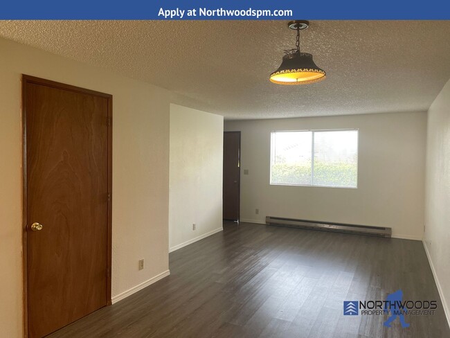 Building Photo - This is a nice 2 Bedroom 2 Bath Townhome-L...