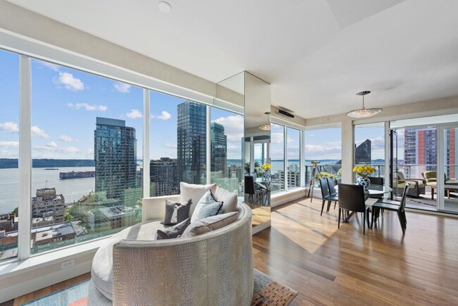 Building Photo - The Escala Condominiums - 3 bedrooms
