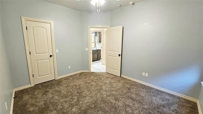 Building Photo - 1801 Savannah Ln