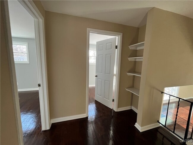 Building Photo - 7650 Commodore Cir