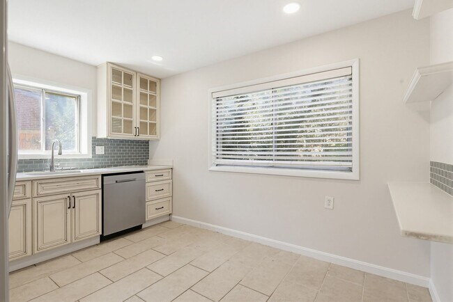 Building Photo - 9717 Hedin Dr