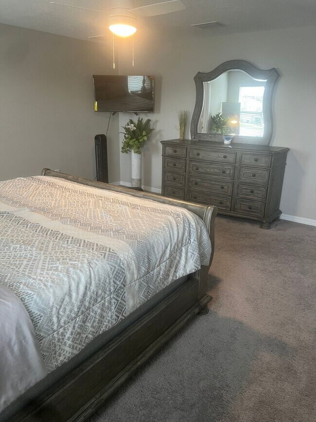 Building Photo - Spacious 5BR House in Winter Haven