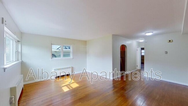 Building Photo - 31 Parkwood St