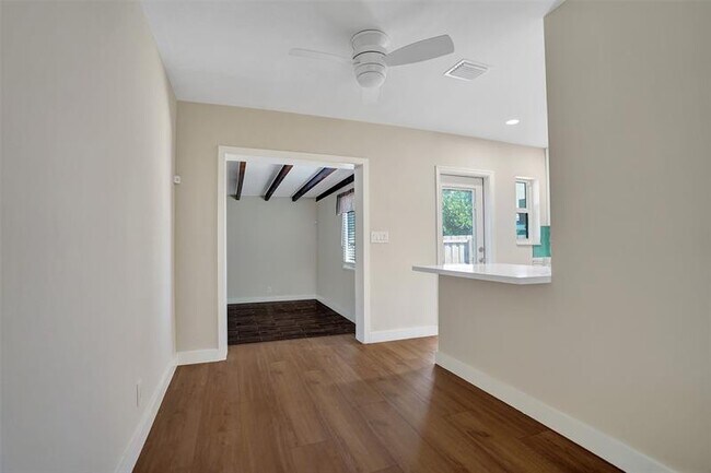 Building Photo - 1222 14th Ct S
