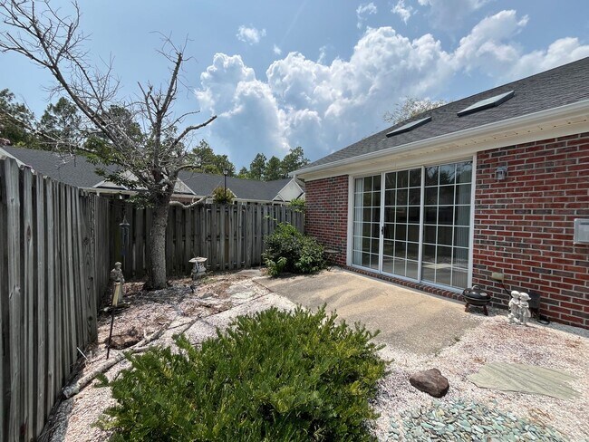 Building Photo - Discover this well-appointed 3-bedroom plus bonus room , 2-bath home in Carleton Place